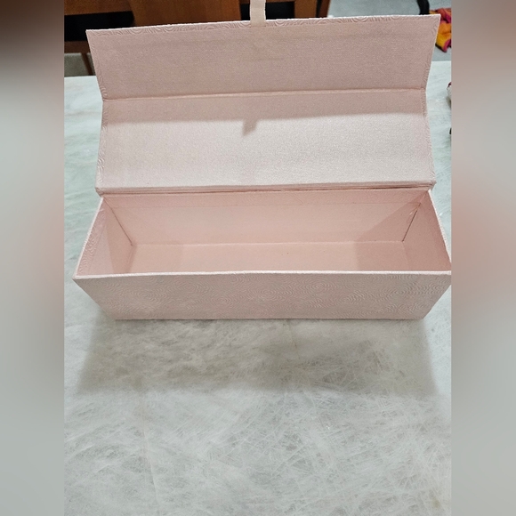 2 Decorative Gift Boxes Fantastic Way to Wrap a Special Gift or Display NWT - Picture 2 of 10